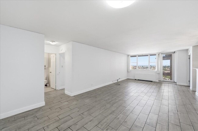 Building Photo - 6040 JFK Blvd E Unit 21J
