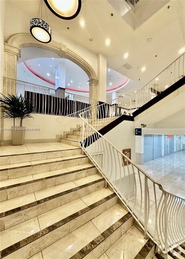 Building Photo - 19201 Collins Ave Unit 308 Rental