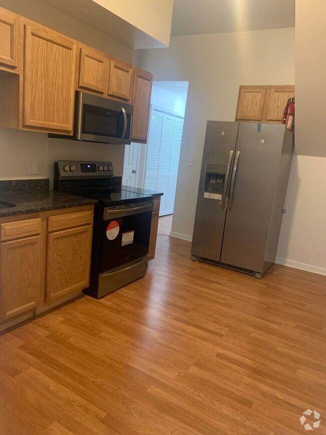 Building Photo - 912 Newington Ave Unit 2 Rental