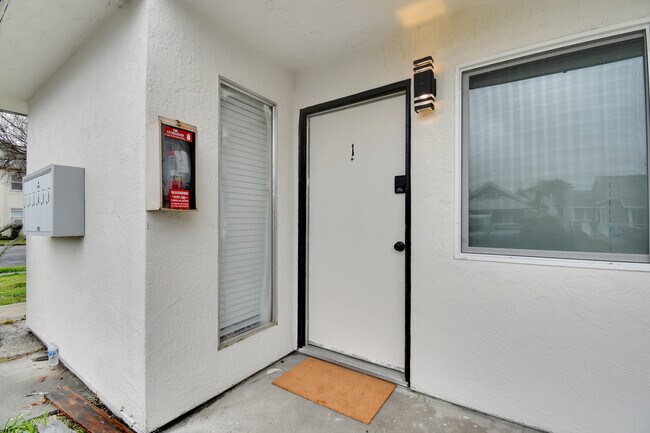 Photo - 1104 F St Unit 1