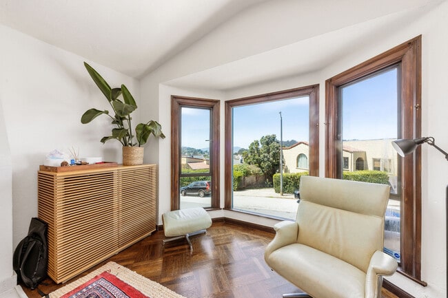 Photo - 833 Rockdale Dr