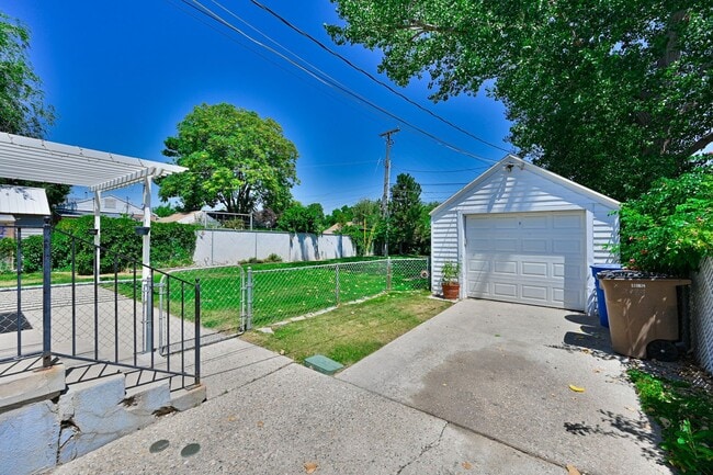 Photo - 2789 Alden St E