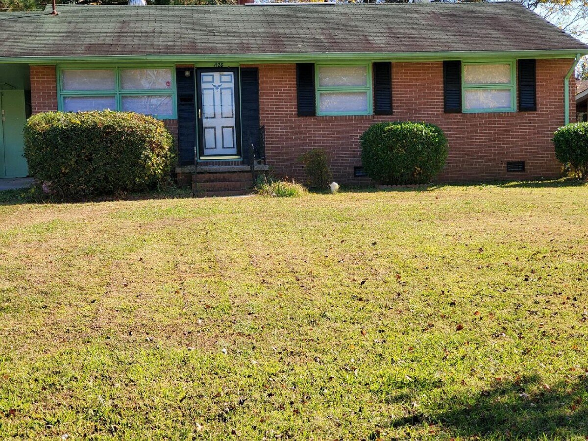 Front - 1128 Fiske St