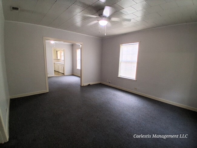 Livingroom - perfect for relaxing, entertaining, or making lasting memories - 2412 8th St