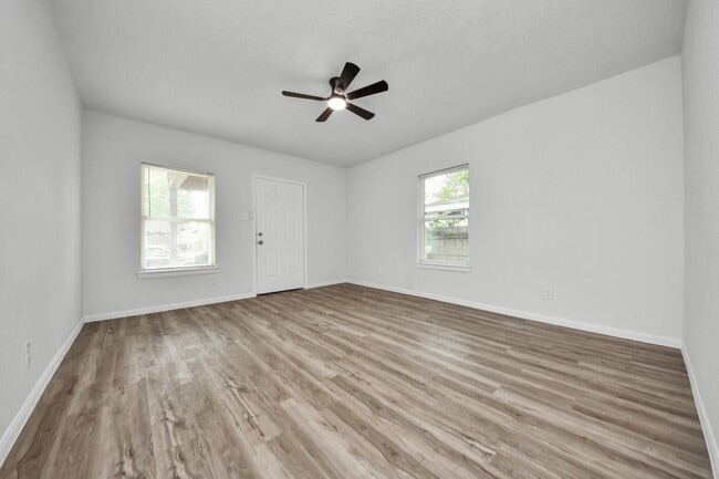 Photo - 7021 Canal St