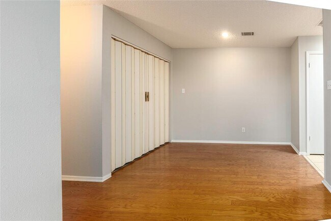 6903 Deatonhill Dr Unidad 28