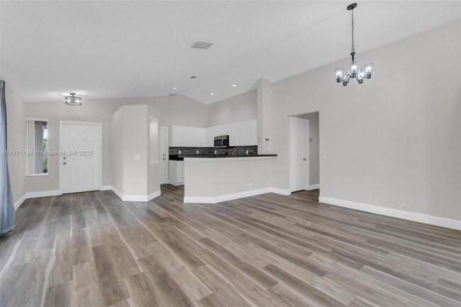 Photo - 1592 Salerno Cir
