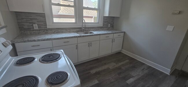 Building Photo - 312 Huntington St Unit 3