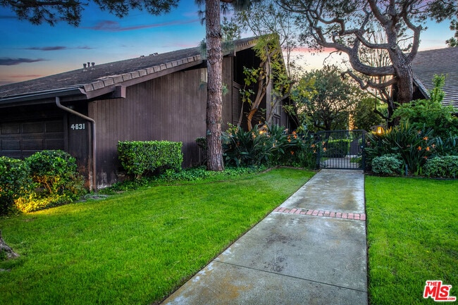 Photo - 4635 Clybourn Ave Casa Adosada