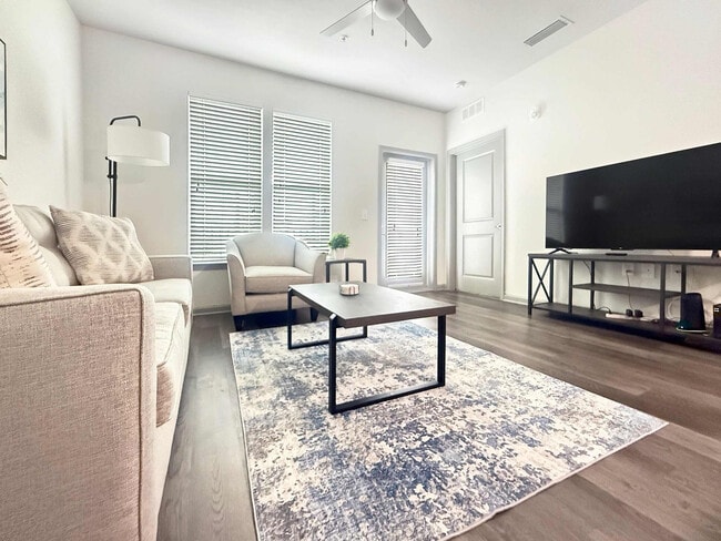 Photo - 1515 Flournoy Lp Unidad SI ID1511623P