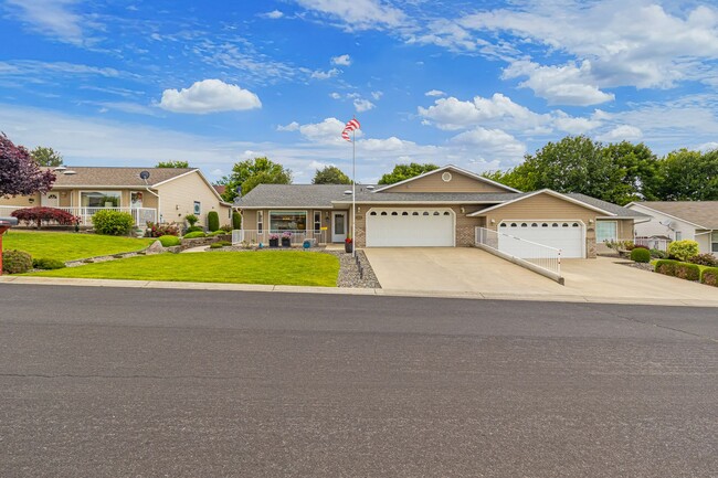 Photo - Beautiful 2 Bed 2 Bath Condo with 2 Bonus Rooms