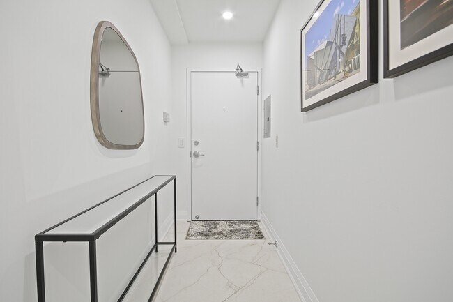 Photo - 208 Queens Quay W