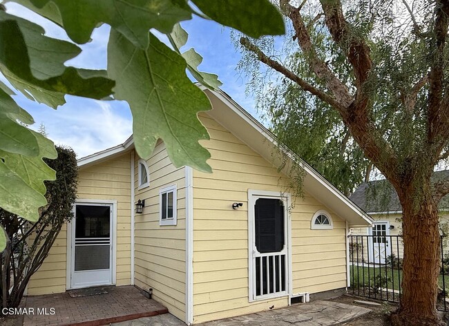 Building Photo - 1391 E Hillcrest Dr