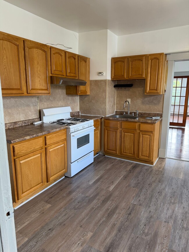 Building Photo - 219 Bond St Unit Apt