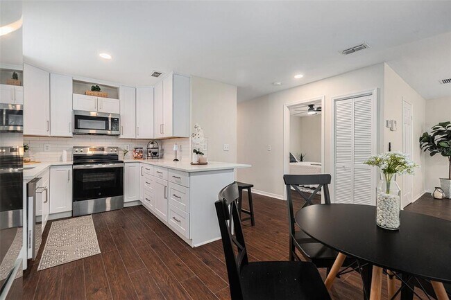 Photo - 3704 Carroway St