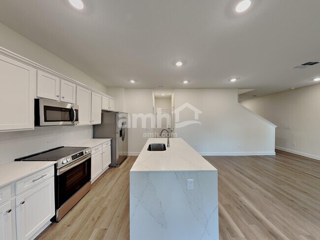 5986 Pinewood Ests Dr