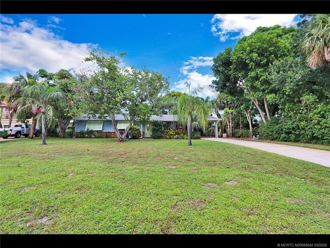 Photo - 1905 NE River Ct