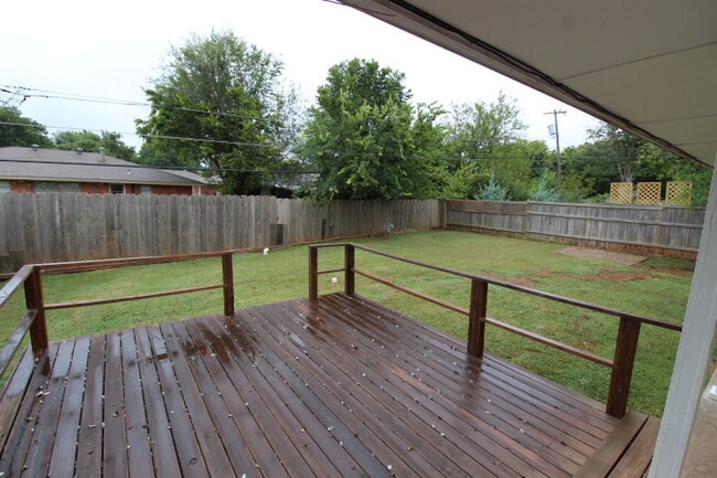 Building Photo - 2436 Huntleigh Dr