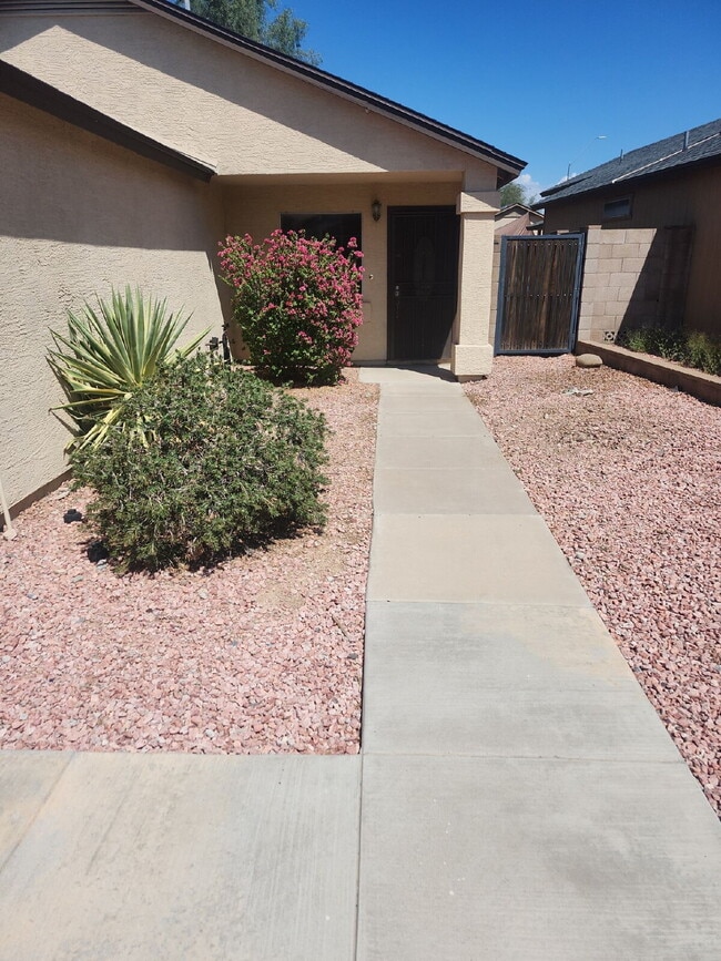 Building Photo - "Charming 3-Bedroom Oasis with 2 Baths in ... Rental