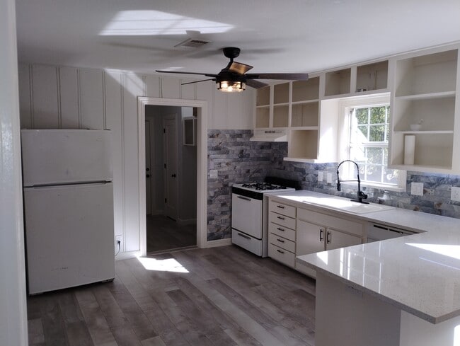 Newly remodeled kitchen - 5412 Meandering Rd