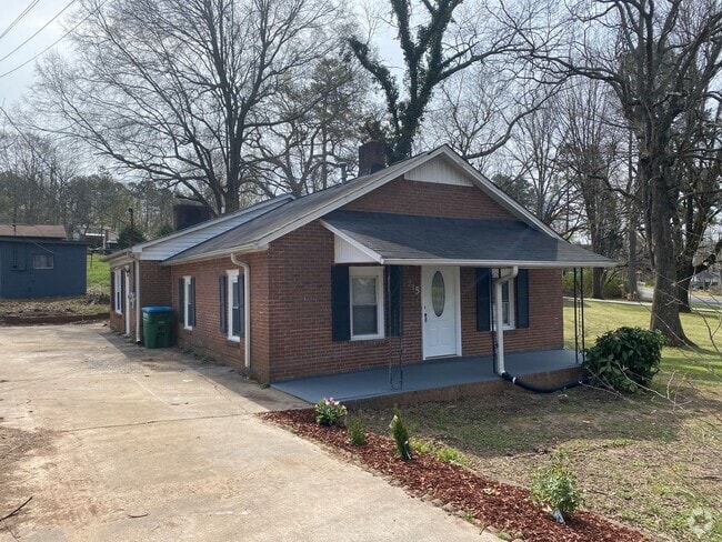 Building Photo - AVAILABLE TO SHOW!!! Rental