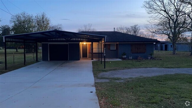 Building Photo - 3500 Barbers Hill Rd Rental