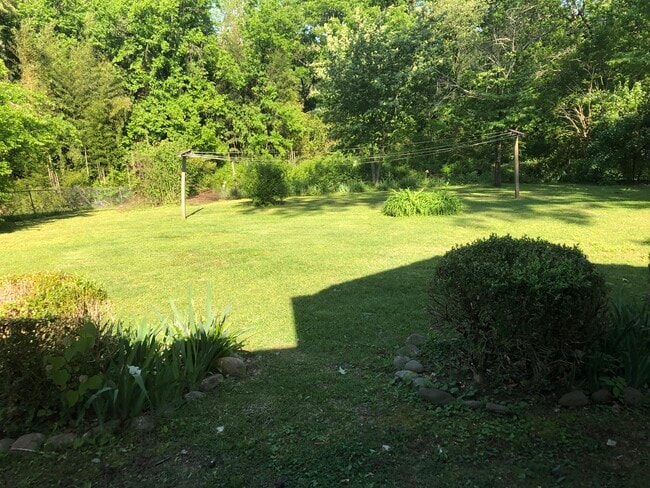3418 Sleepy Hollow Rd