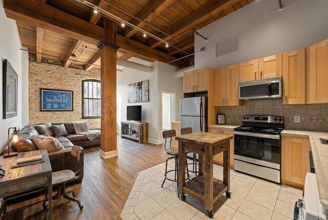 Building Photo - 400 N 1st St