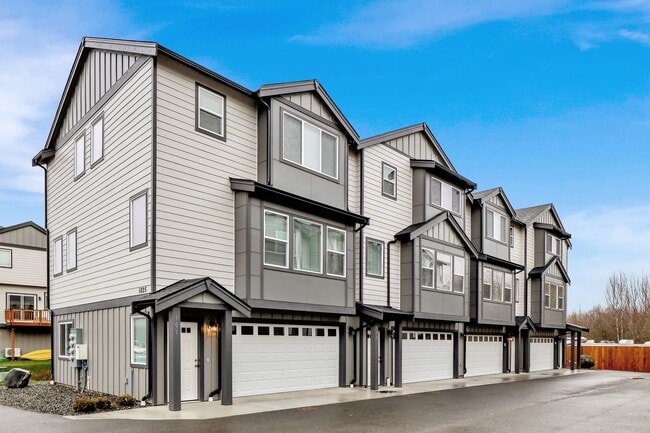 Building Photo - 1836 Eastgate Loop Unit 101