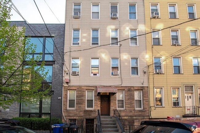 Building Photo - 524 Adams St Unit 3 L Rental