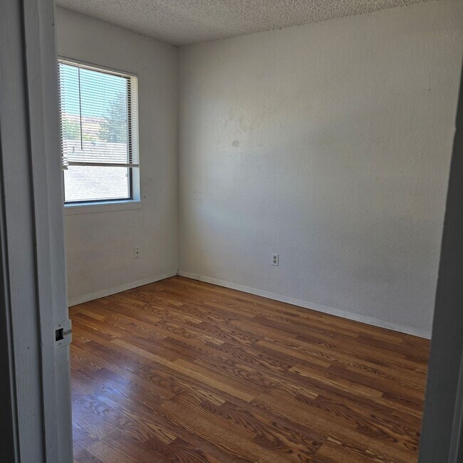 Photo - 862 Iowa Ave Unit 2