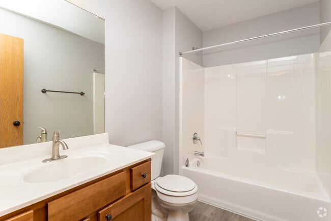 2BR, 2BA - 1,090 SF
