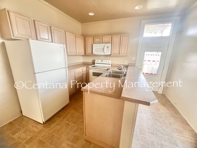 Building Photo - 646-648 S Montana Unit 648 S Montana