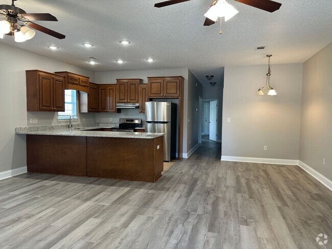 Building Photo - 402 Club Villa Court Unit 1 Rental