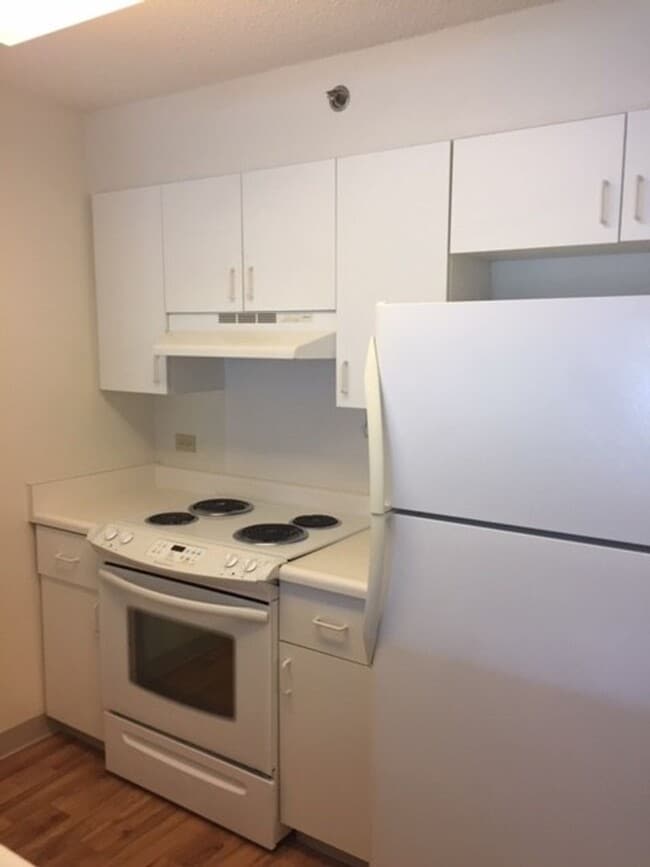 Photo - **COUNTRY CLUB VILLAGE 6 1BD/1BA/2PK CONDO FOR RENT!** Unit 606