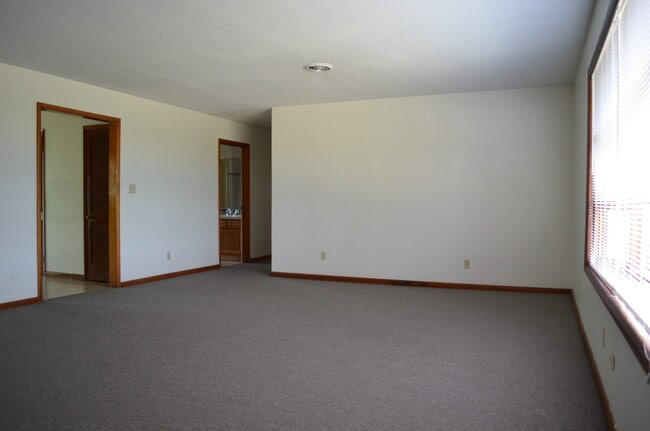 Photo - 93 Wonderhill Dr