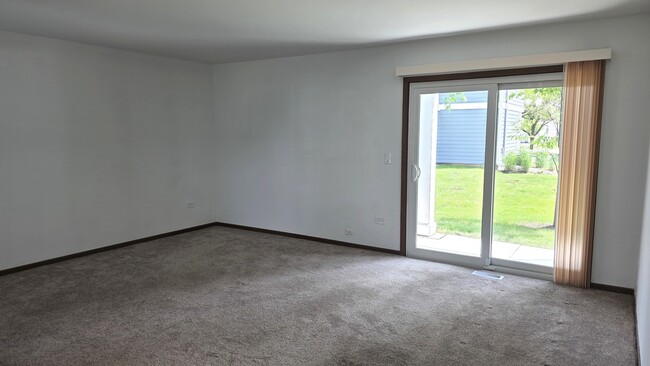 Photo - 951 Glouchester Cir Unit 0