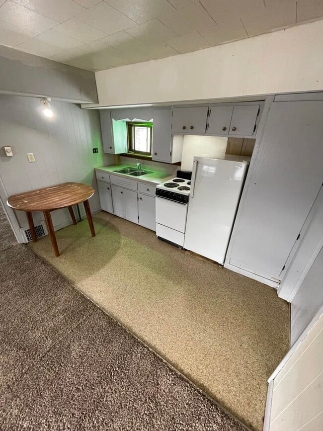 Photo - 2416 Algoma St Unit 3