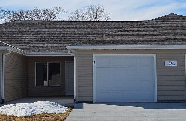 Building Photo - 816 Phoenix Ct Unit Apartment B