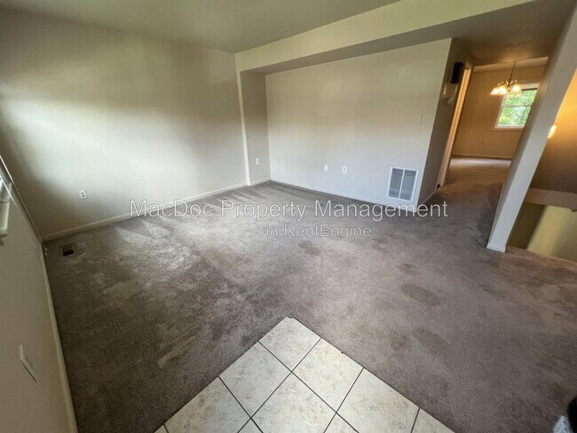 Photo - 14611 Earlham Ct