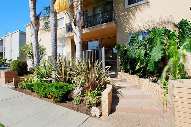 Lido Apartments - 1640 Barry