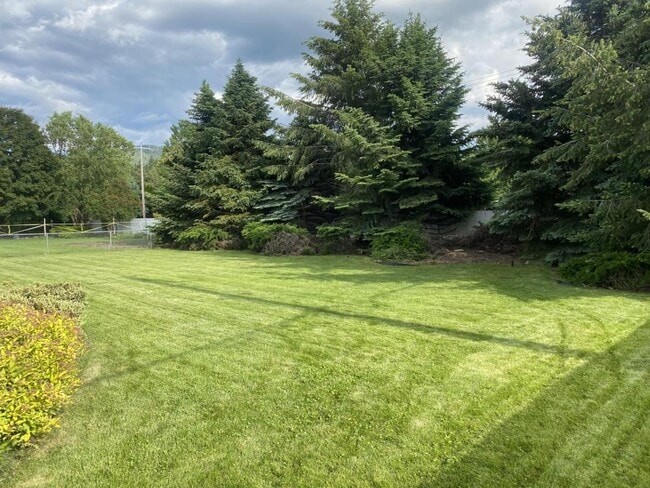 Photo - 624 Maple Pl