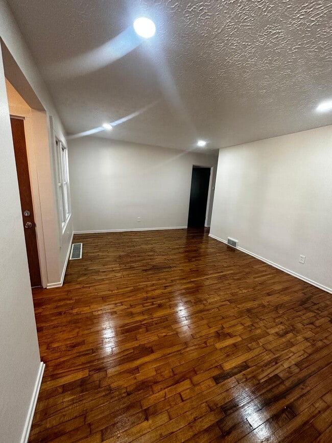 Photo - 1729 W 12th St