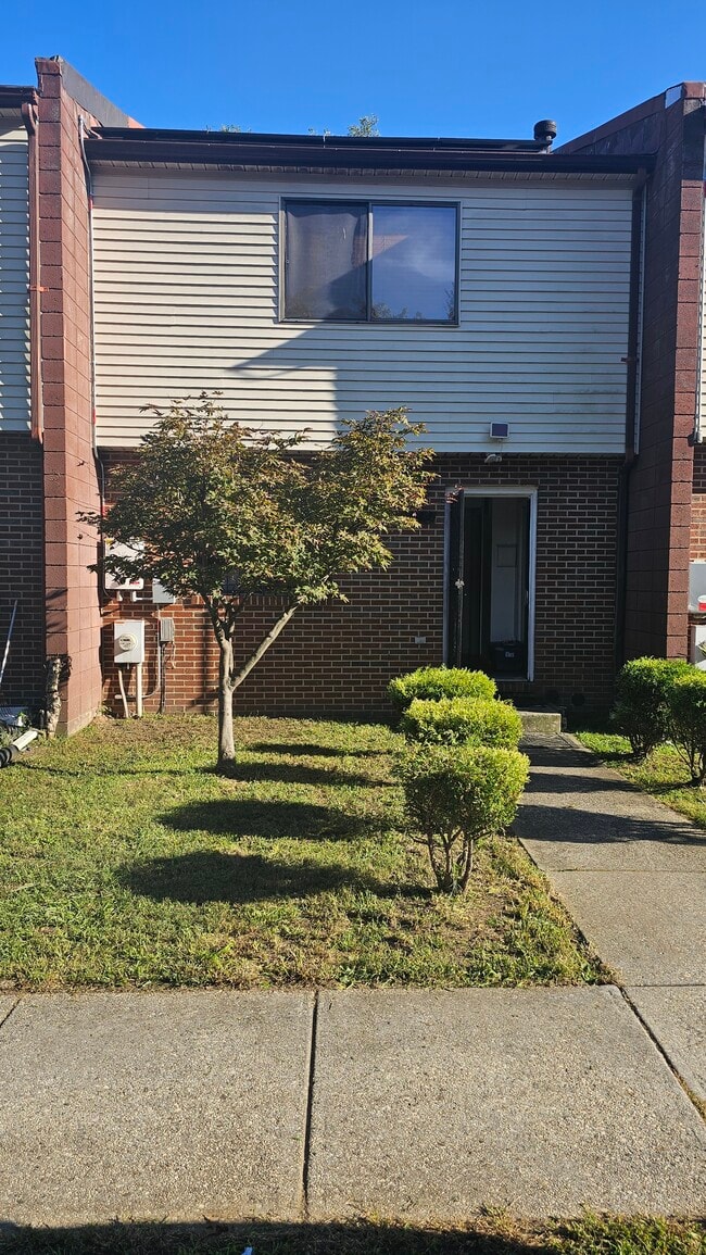 Photo - 909 Porter Ct NE