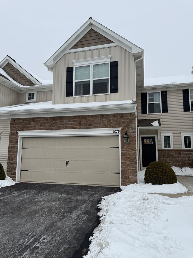 Building Photo - 3 bedroom 2.5 bathroom townhome for rent