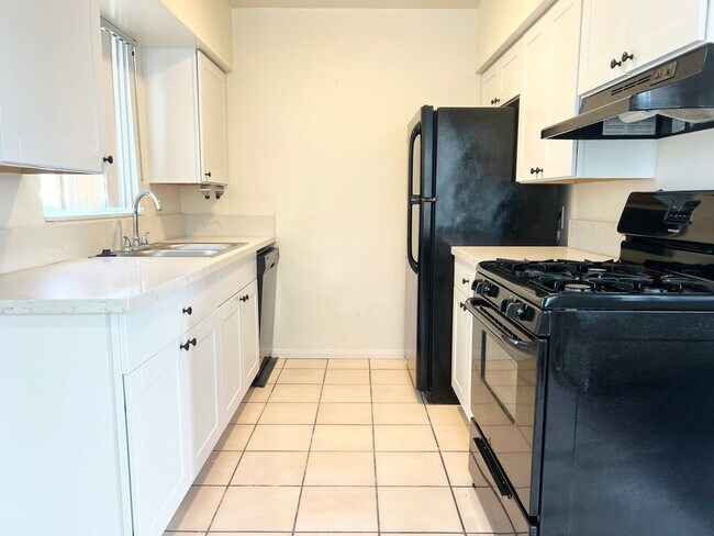Photo - Bright 2 bed 1 bath in Pacific Beach Unidad 2216 1/2