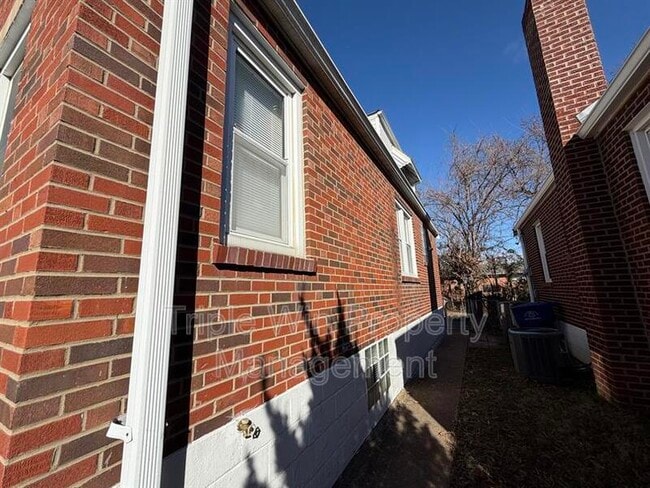 Photo - 3915 Itaska St