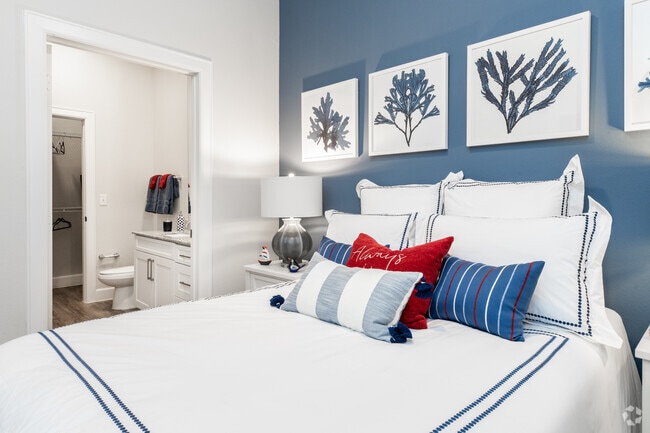 1BR, 1BA - 590 SF