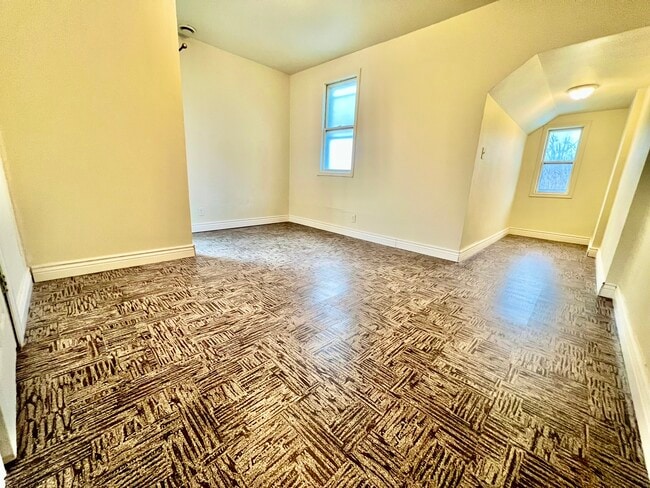 Building Photo - 87 King St E Unit 3