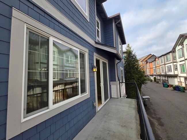 Photo - 4 Bed  2.5 Bath Redmond Townhome